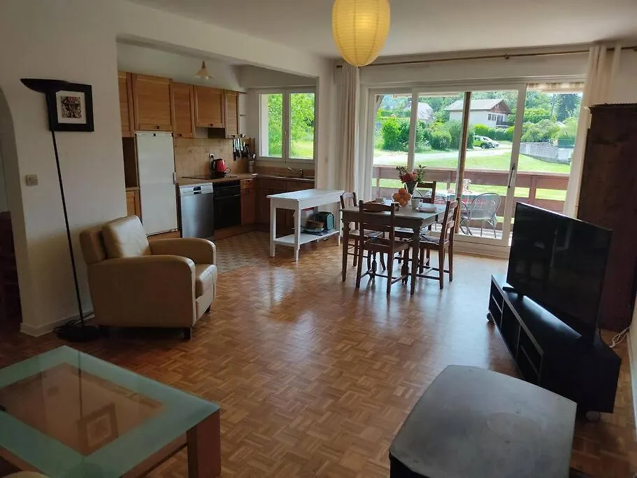 Bel Appartement Au Calme A 5 Minutes Du Village Menthon-Saint-Bernard Apartment
